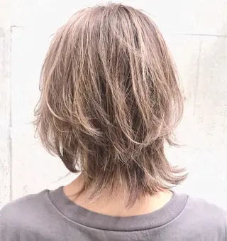 ミディアム カラー AKI アキのヘアスタイル