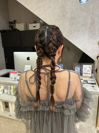 ヘアアレンジ Rio/ヘアセット/ ハイトーンカラーのヘアスタイル