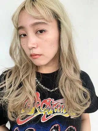 ロング カラー 💓パーマ，💗 レイヤーカットのヘアスタイル
