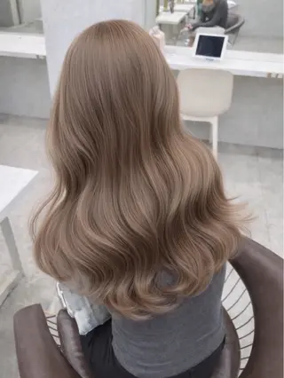 セミロング カラー Lond Le'a /ハイトーンカラーのヘアスタイル
