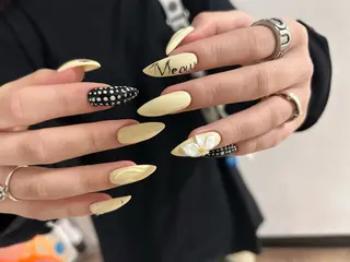 ネイル キラキラオメメ JULIのネイルデザイン