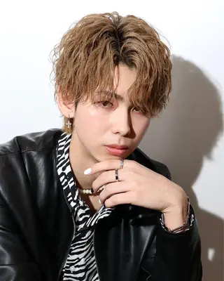 ミディアム カラー パーマ ヘアアレンジ メンズ 竹内 奨のヘアスタイル