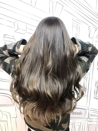 ロング カラー TOMOKA 艶髪/透明感カラーのヘアスタイル