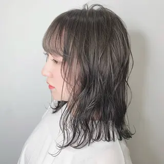 ミディアム 艶カラー/ハイトーン ミサキのヘアスタイル