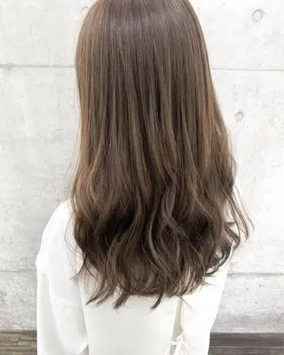 ロング 秋月 亜耶のヘアスタイル