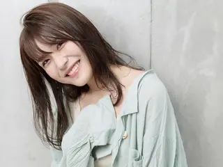 ミディアム 秋澤 楓のヘアスタイル