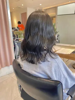 セミロング カラー ヘアアレンジ 赤み消しグレージュ 🫒ｒｅｏｎのヘアスタイル