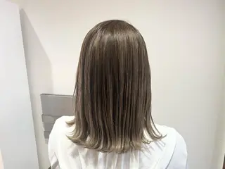 セミロング カラー 蓮見  友里のヘアスタイル