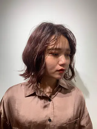 カラー イズミ ナナコのヘアスタイル