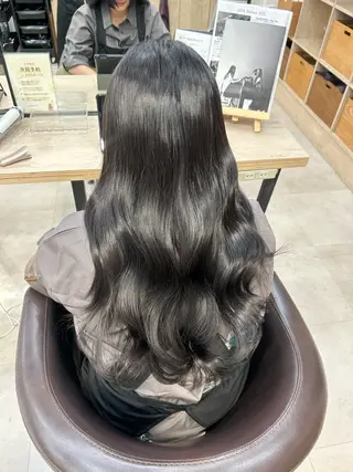 ロング 光を纏うツヤ感ロング Natsuki🤍のヘアスタイル