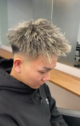 ショート パーマ メンズ 吉井 樂のヘアスタイル