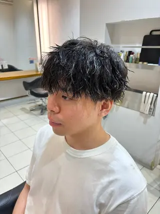 ショート パーマ メンズ 塩崎 絢世のヘアスタイル