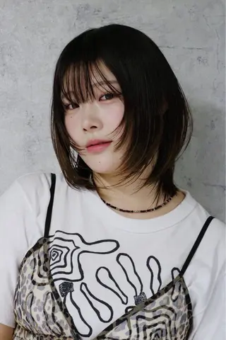 ミディアム 鈴木 彩女のヘアスタイル
