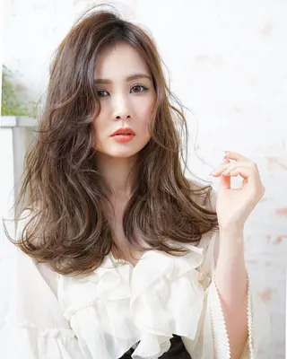 ミディアム ヘアールーム アートのヘアスタイル