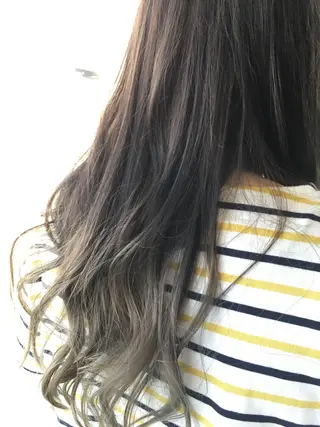 セミロング カラー パーマ 白髪ぼかしハイライト 柳川拓哉のヘアスタイル