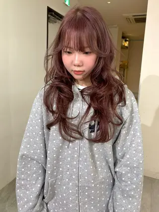 ロング カラー mizuki/ピンク ベージュ.レイヤーのヘアスタイル