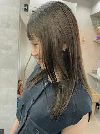 セミロング ヤマモト ヒロミのヘアスタイル