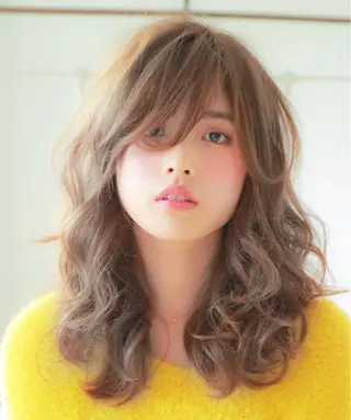 セミロング 代表山口ひな 髪質改善のプロのヘアスタイル