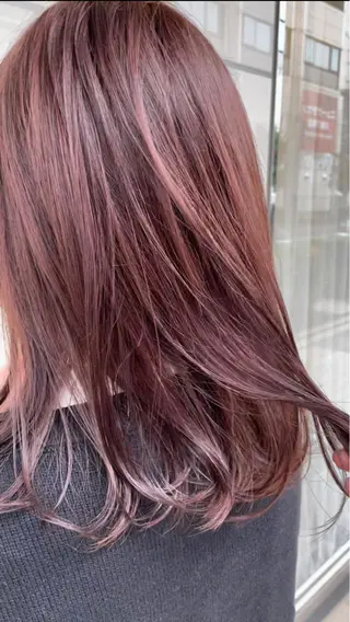 ミディアム カラー 千野 優由のヘアスタイル