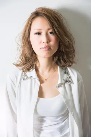 ミディアム カラー パーマ 金崎 新吾のヘアスタイル