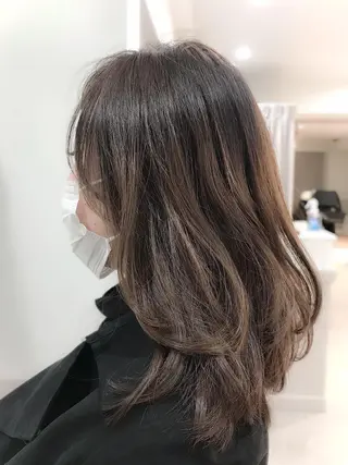ミディアム オカダ ノゾミのヘアスタイル