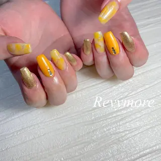 ミディアム ネイル nail salon Revymoreのネイルデザイン