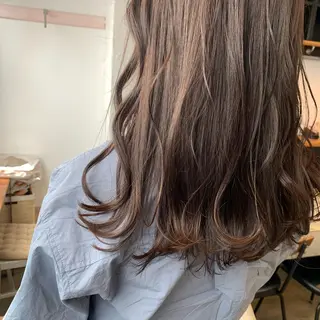ミディアム カラー トップ スタイリストのヘアスタイル