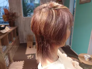 ショート カラー 伊藤 新のヘアスタイル