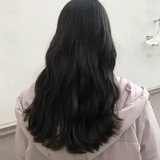 ロング カラー 足立 千咲のヘアスタイル