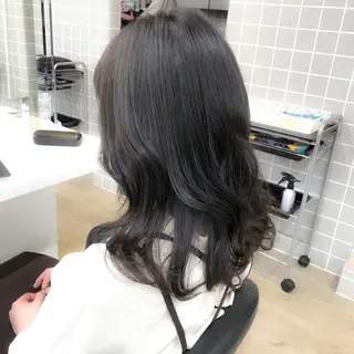 ミディアム ハイトーン×レイヤー カットTAKUMIのヘアスタイル