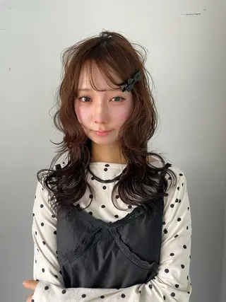 ミディアム カラー レイヤーカット/ブラ ウンカラー/河野凜のヘアスタイル