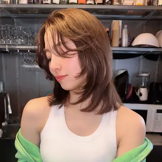 ミディアム カラー 岡野 静華のヘアスタイル