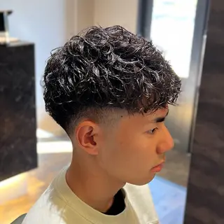 ショート パーマ メンズ 久保 貴大のヘアスタイル