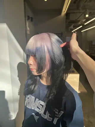 セミロング カラー ブリーチ毛の縮毛矯正 ハイトーン/岡本智樹のヘアスタイル