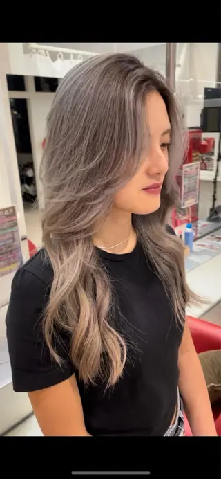 ロング Merlyosaka 早川未来のヘアスタイル