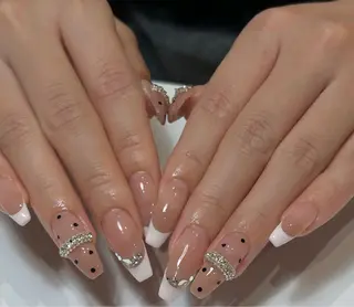 ミディアム Aila Nail HanChanのネイルデザイン