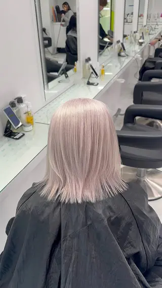 ミディアム カラー ヘアアレンジ ウルフカット×ハイ トーン職人🤍ゆうひのヘアスタイル