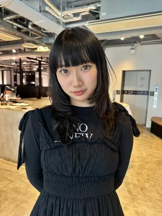 セミロング 派手髪デザイン なかむらるか🐬💞のヘアスタイル