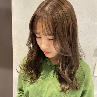 ミディアム 透け感カラー/ momo🦕🌱のヘアスタイル