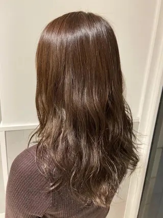 セミロング カラー 小栗 麻衣のヘアスタイル