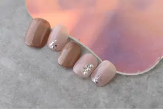 ショート カラー ネイル Aayley アイリ―サロンのネイルデザイン