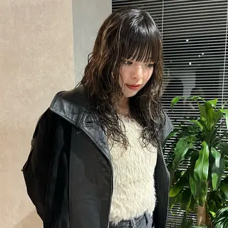 セミロング パーマ yuumi/大濠🪷 顔周り/ハイトーンのヘアスタイル