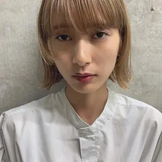 ショート カラー 岩田 良/ブリーチカラーのヘアスタイル