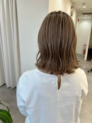 ミディアム 山本 茉希のヘアスタイル