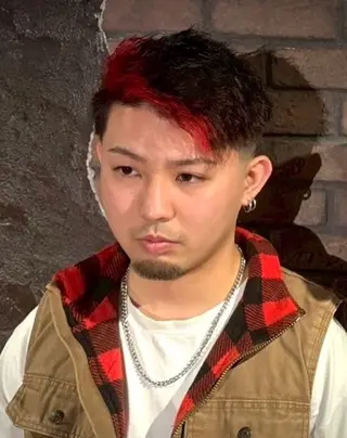 ミディアム 岡本 佳久のヘアスタイル