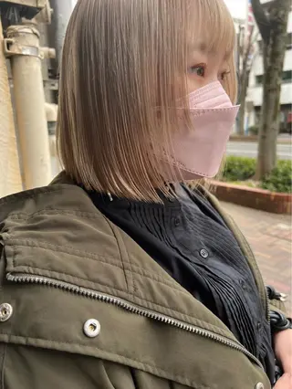 ショート tomo🍒パーマ ハイトーン似合わせのヘアスタイル