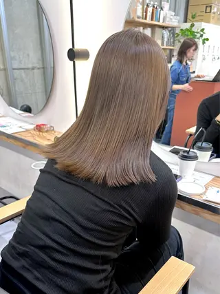 セミロング カラー 吉田勇人🩶レイヤー •透明感カラー•暗髪のヘアスタイル