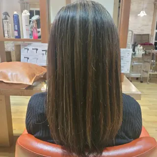 ロング カラー 森岡 紗羽のヘアスタイル