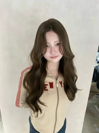 ロング カラー トレンドスタイル/ ワンホン/YURIのヘアスタイル