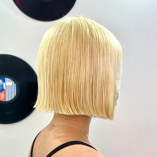 ショート カラー ヘアアレンジ 🧨ブリーチー×ボブ レイヤー💎じゅえるのヘアスタイル